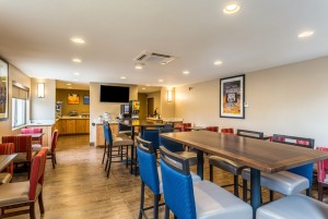 Comfort Inn & Suites Albuquerque - Breakfast Room Seating