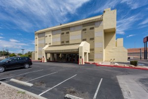 Comfort Inn & Suites Albuquerque - Ample Guest Parking